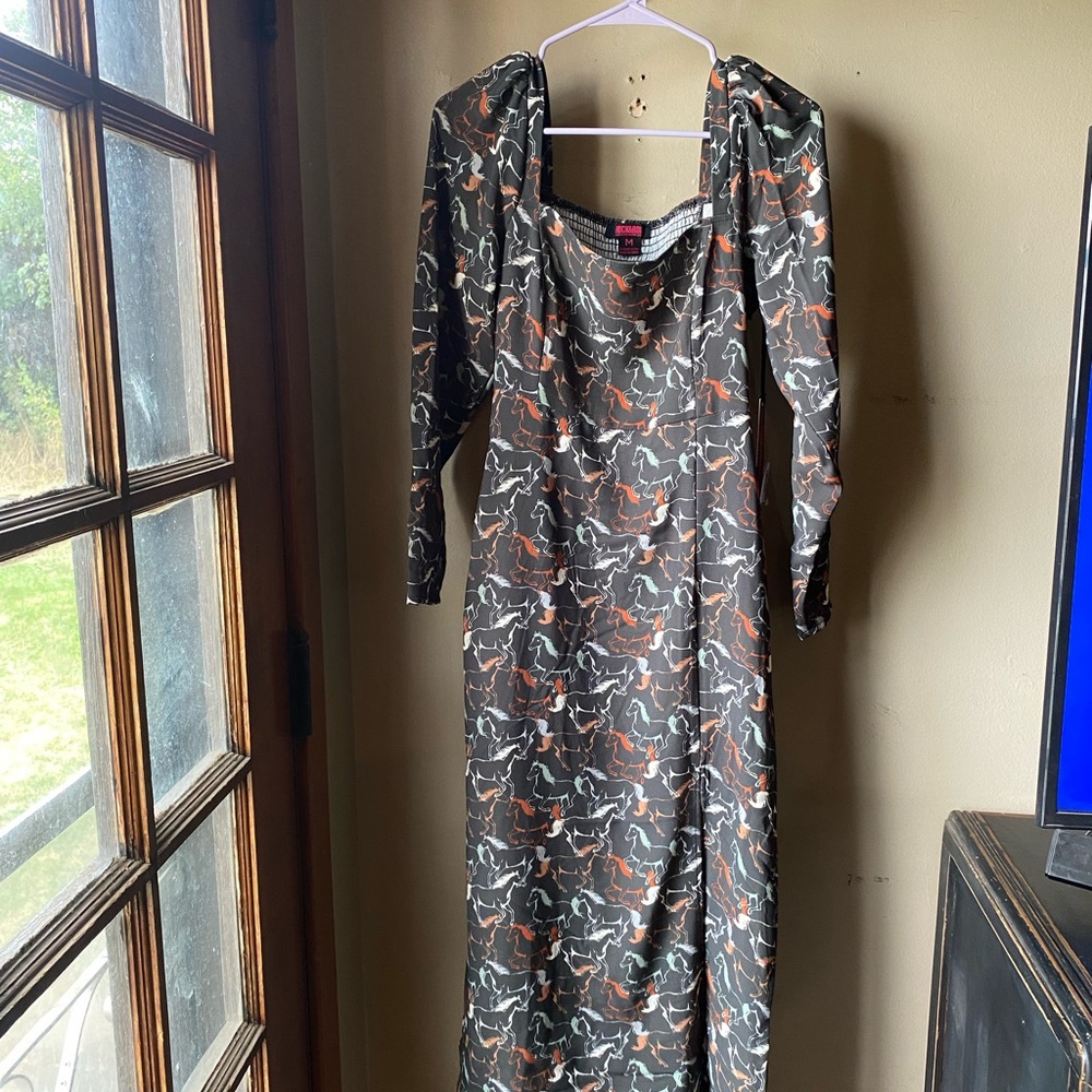 Western dress - Picture 2 of 5